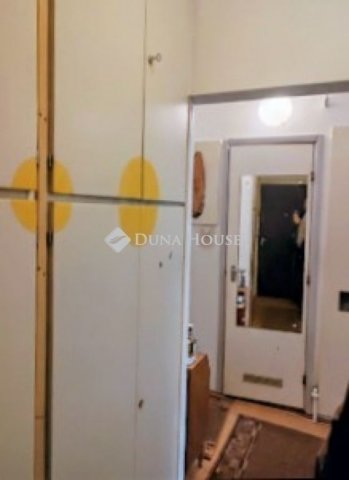 Eladó panellakás, Pécsett 41.9 M Ft, 2 szobás