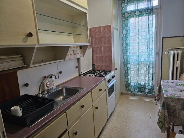 Kiadó panellakás, albérlet, Pécsett 140 E Ft / hó, 2 szobás