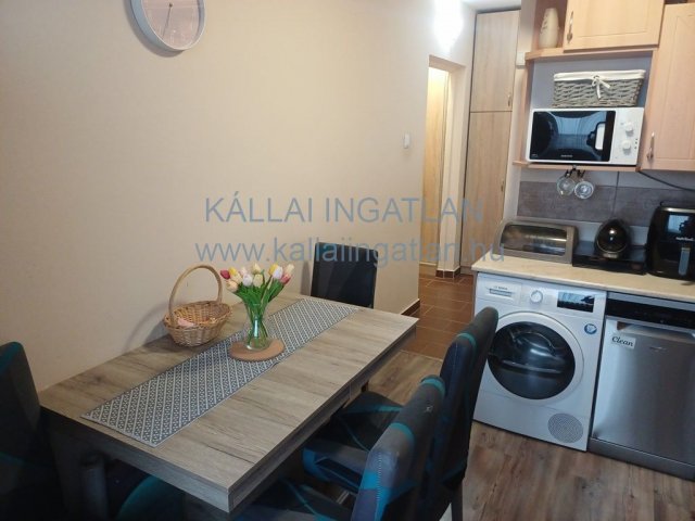 Eladó panellakás, Nyíregyházán 45.9 M Ft, 1+2 szobás