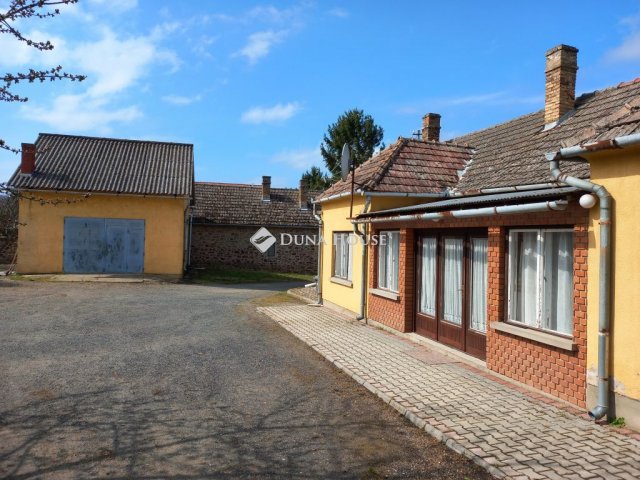 Eladó családi ház, Káptalantótin 77 M Ft, 3 szobás