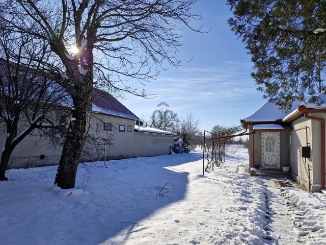 Eladó családi ház, Újszászon 18 M Ft, 2 szobás