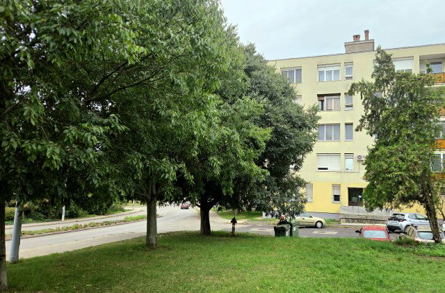 Eladó panellakás, Tatabányán 39.9 M Ft, 2+1 szobás