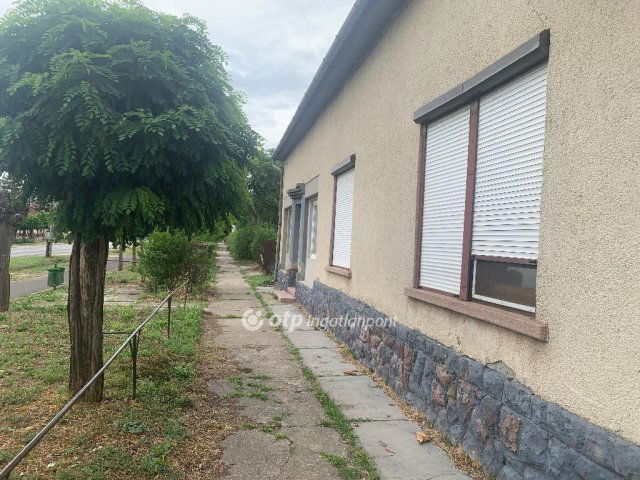 Eladó családi ház, Jászkarajenőn 16 M Ft, 3 szobás