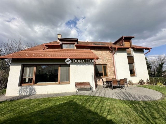 Eladó családi ház, Szentendrén 330 M Ft, 6 szobás