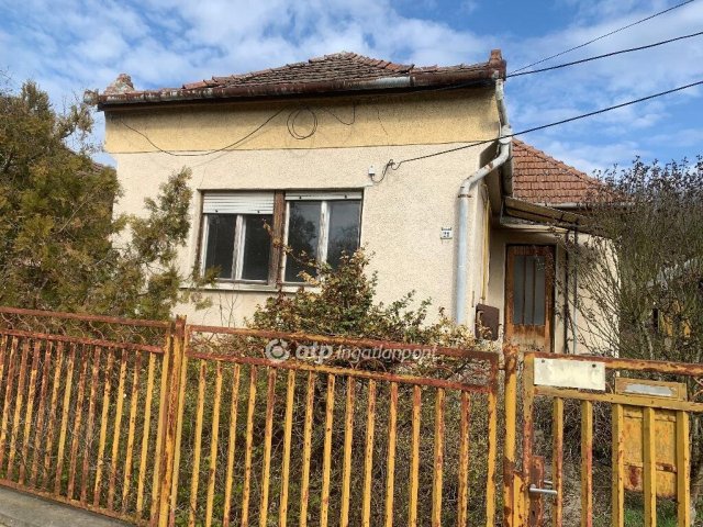 Eladó családi ház, Pétervásárán 12 M Ft, 3 szobás