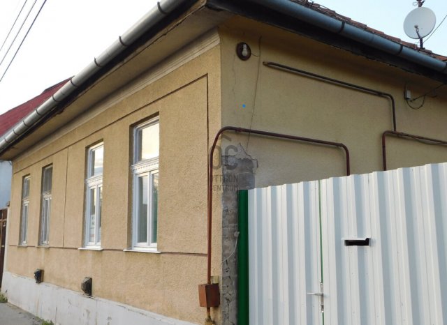 Eladó családi ház, Cegléden 60 M Ft, 3 szobás
