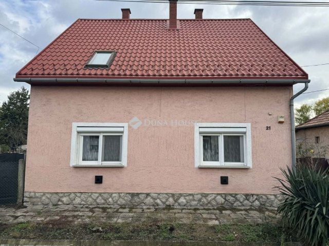 Eladó családi ház, Dombóváron 65 M Ft, 7 szobás