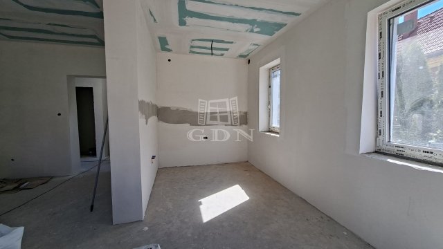 Eladó ikerház, Veszprémben 140 M Ft, 4 szobás