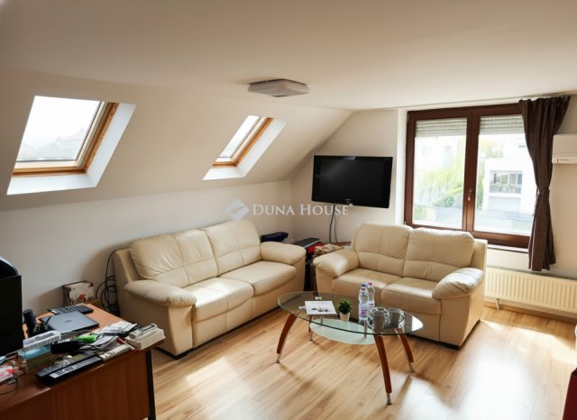 Eladó családi ház, Debrecenben 155 M Ft, 9 szobás