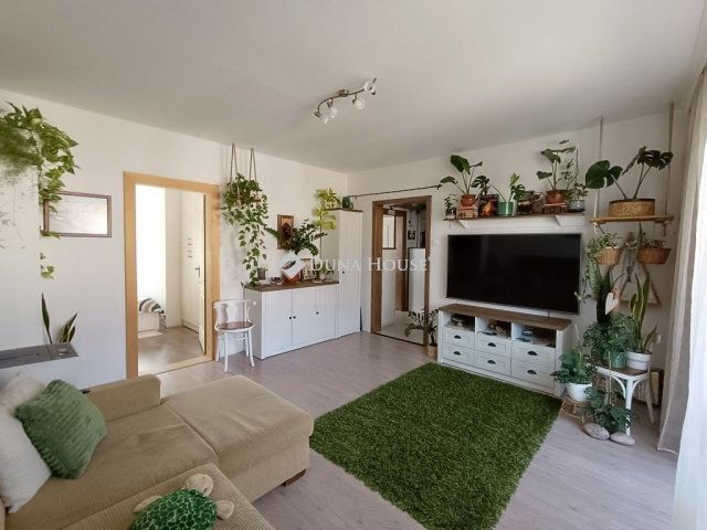 Eladó panellakás, Debrecenben 81.5 M Ft, 3 szobás