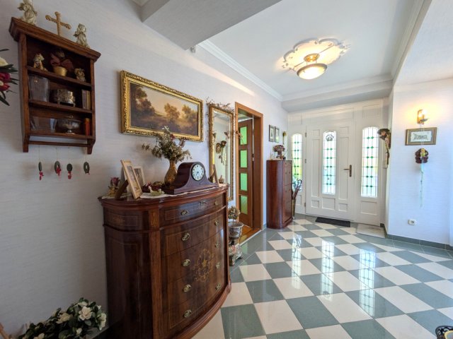 Eladó családi ház, Debrecenben 299 M Ft, 6 szobás