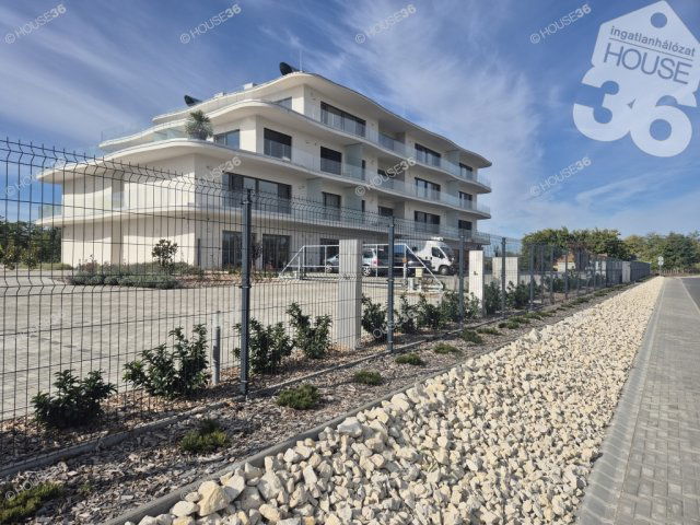 Eladó téglalakás, Kecskeméten 75 M Ft, 1 szobás