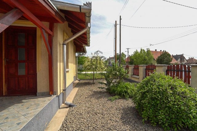 Eladó családi ház, Tápiószentmártonon 69.9 M Ft, 4 szobás