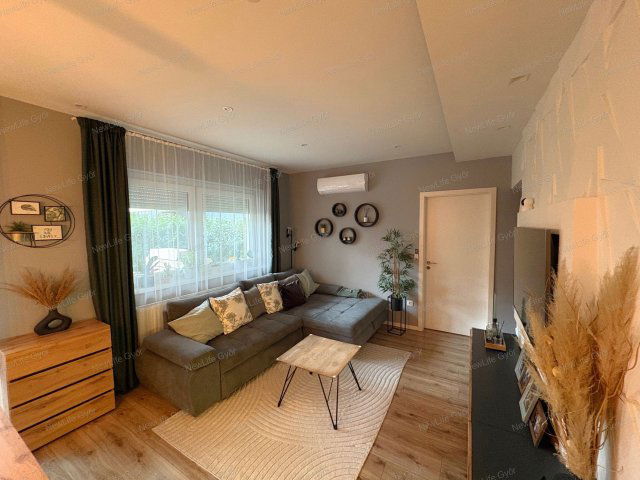 Eladó téglalakás, Győrött 99 M Ft, 3 szobás