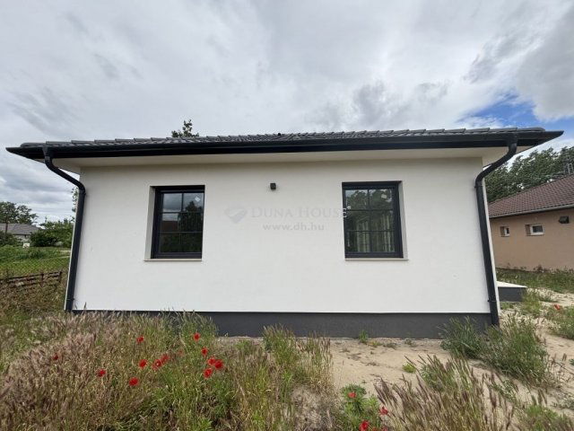 Eladó családi ház, Kecskeméten 99.9 M Ft, 5 szobás