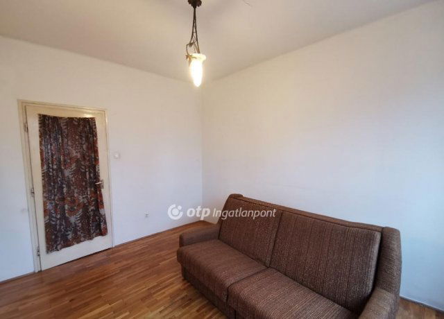 Eladó téglalakás, Cegléden 52 M Ft, 2+1 szobás