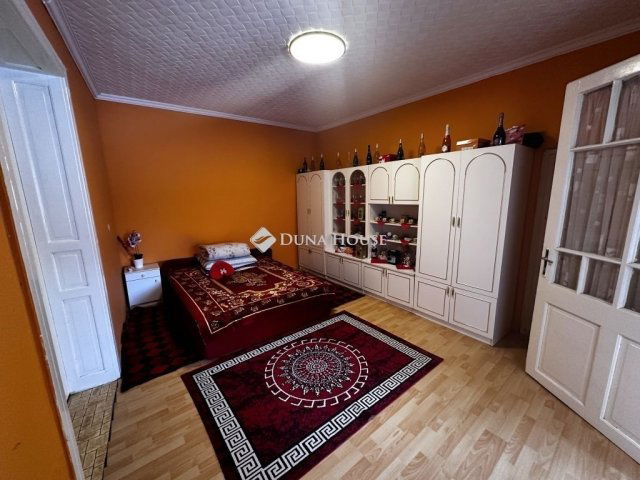 Eladó családi ház, Dunavecsén 37 M Ft, 2 szobás