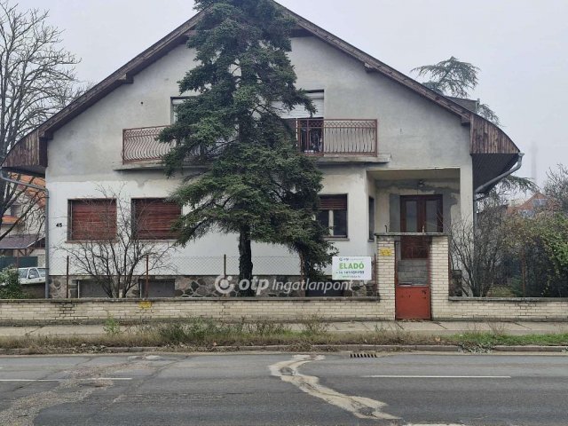 Eladó családi ház, Baján 79.9 M Ft, 6+2 szobás