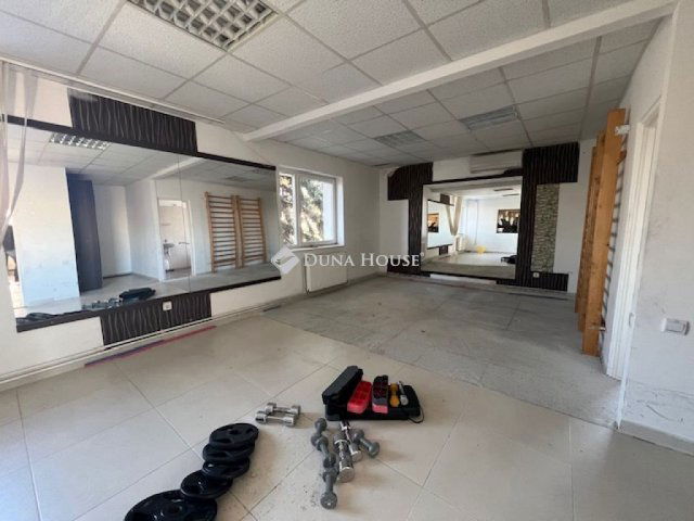 Eladó üzlethelyiség, Nyíregyházán 320 M Ft