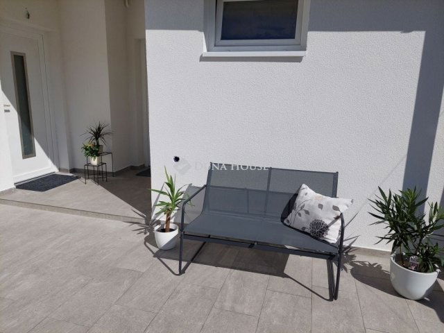 Eladó téglalakás, Baján 34.9 M Ft, 2 szobás