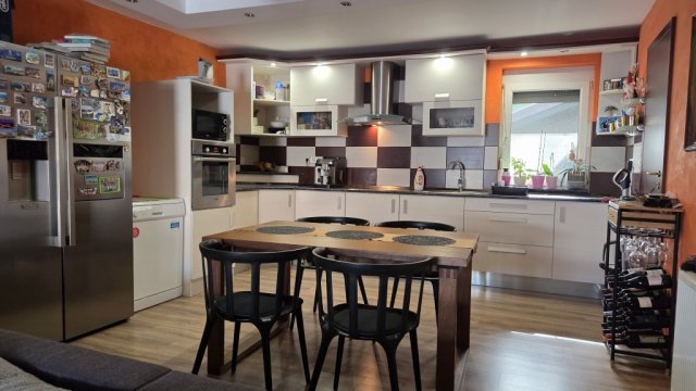 Eladó családi ház, Szigetbecsén 135 M Ft, 4 szobás