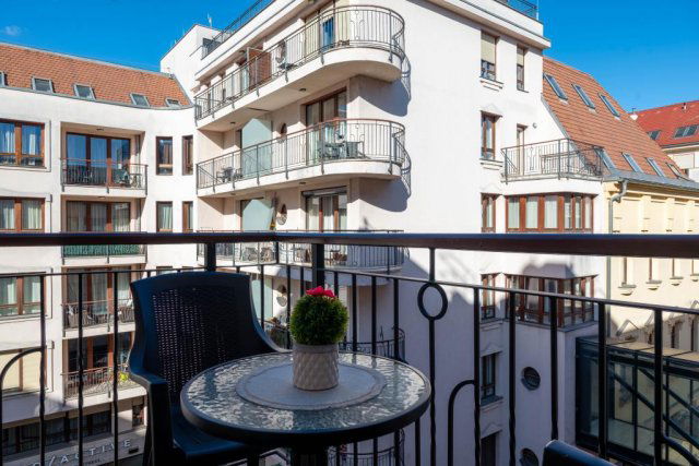 Eladó téglalakás, Budapesten, VII. kerületben, Holló utcában