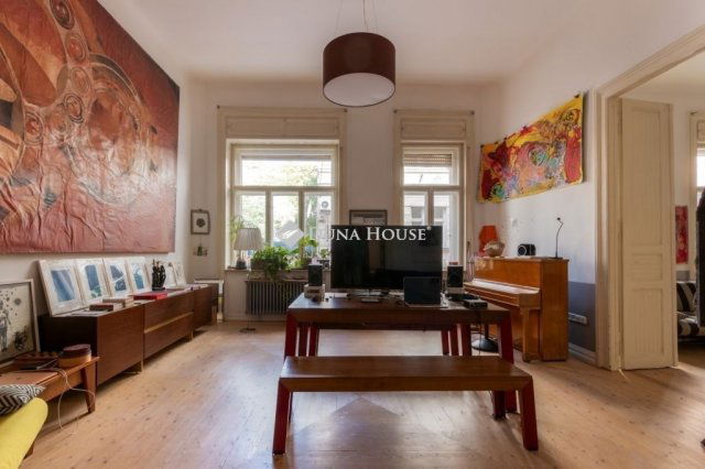 Eladó téglalakás, Budapesten, VI. kerületben 150 M Ft, 2 szobás