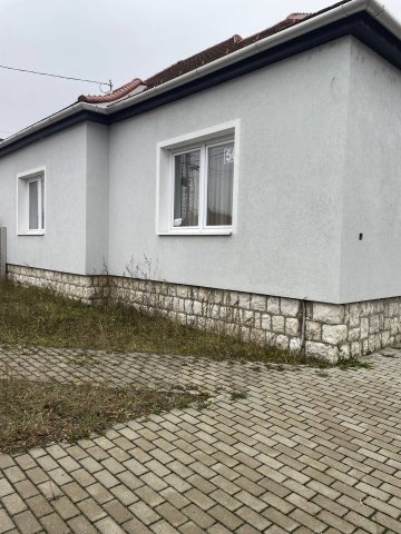 Eladó családi ház, Esztergomban 119 M Ft, 4 szobás