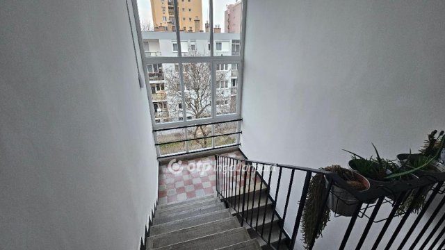 Eladó téglalakás, Egerben 39 M Ft, 2 szobás