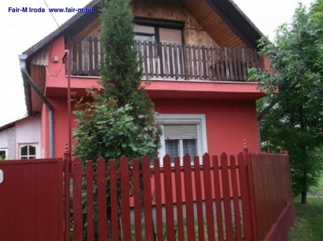Eladó családi ház, Kunszentmártonban 6.4 M Ft, 4 szobás