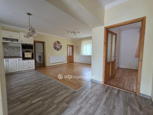 Eladó ikerház, Mezőhegyesen 27.5 M Ft, 4 szobás