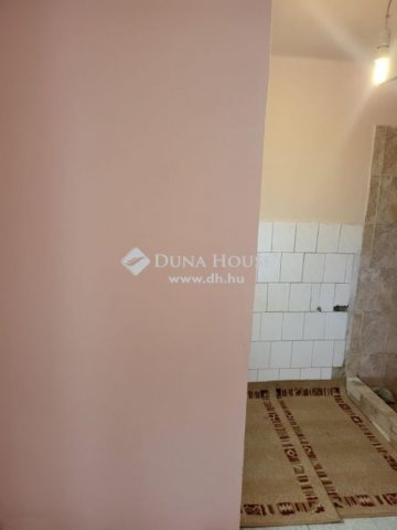 Eladó családi ház, Esztergomban 39.9 M Ft, 2 szobás