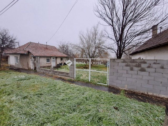 Eladó családi ház, Cegléden 11.4 M Ft, 2 szobás