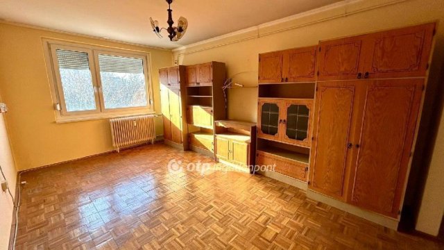 Eladó panellakás, Győrött 49.9 M Ft, 2 szobás