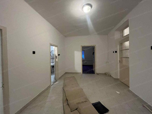 Kiadó családi ház, albérlet, Tatán 250 E Ft / hó, 2 szobás