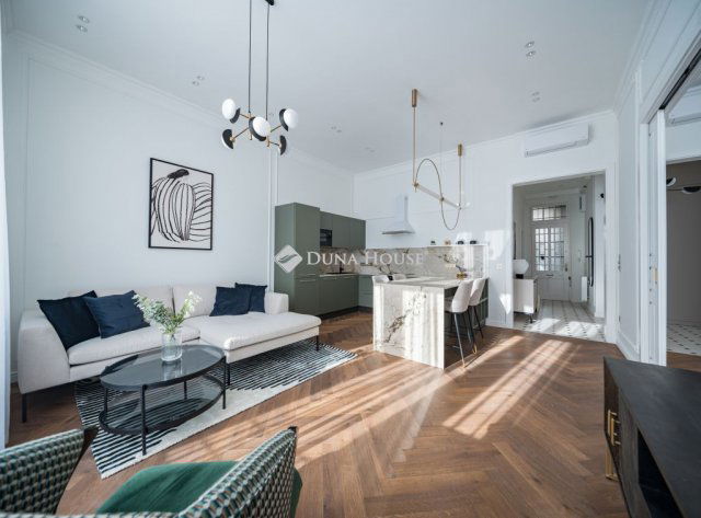 Eladó téglalakás, Budapesten, VI. kerületben 200 M Ft, 3 szobás