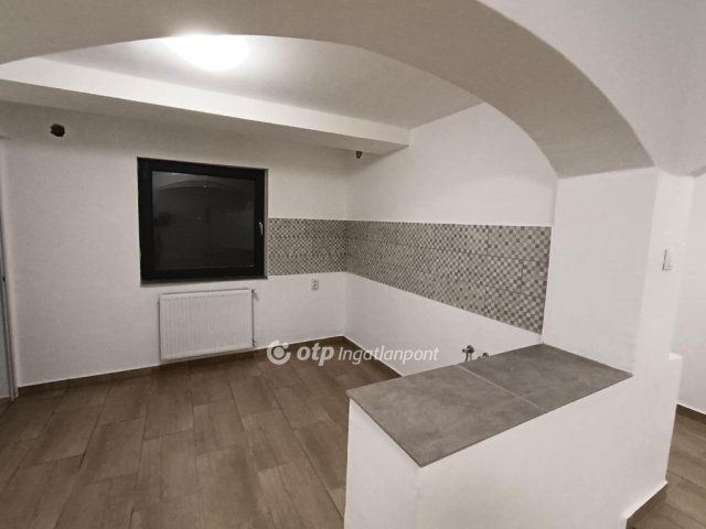 Eladó családi ház, Pilisen 35 M Ft, 4 szobás