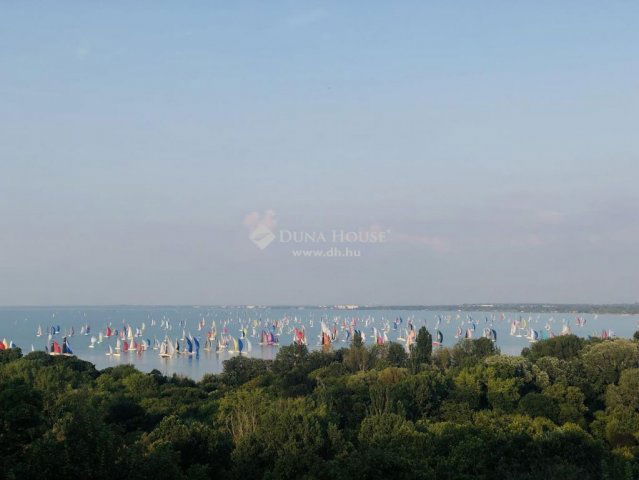 Eladó családi ház, Tihanyban 549.9 M Ft, 3 szobás
