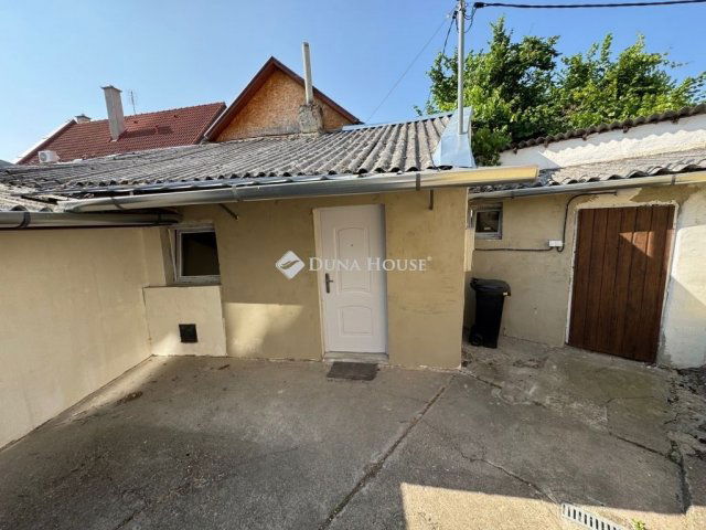 Eladó családi ház, Kecskeméten 26.9 M Ft, 2 szobás
