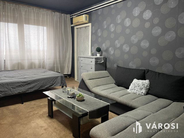 Eladó panellakás, Békéscsabán 31 M Ft, 2+1 szobás