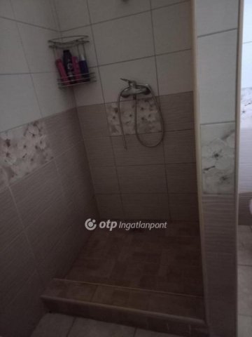 Eladó családi ház, Báron 24.5 M Ft, 4 szobás