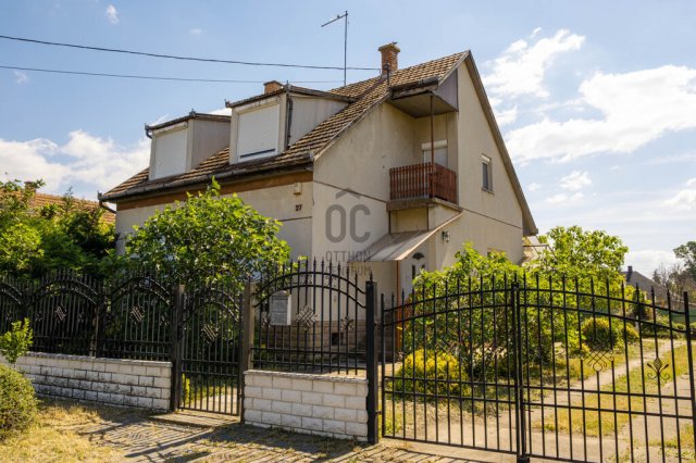 Eladó családi ház, Cegléden 69.9 M Ft, 5 szobás