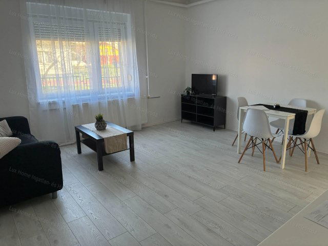 Eladó családi ház, Tatabányán 59.99 M Ft, 3 szobás