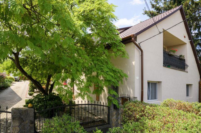 Eladó családi ház, Érden 185 M Ft, 10 szobás