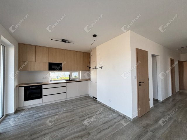 Eladó családi ház, Győrságon 89.9 M Ft, 4 szobás