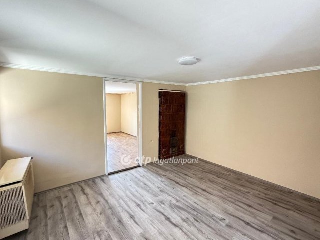 Eladó családi ház, Szomolyán 20.9 M Ft, 2 szobás