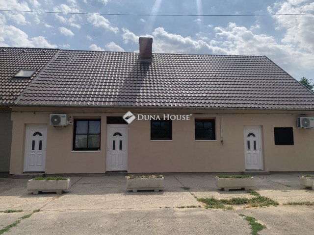 Eladó családi ház, Tolnán 84 M Ft, 8+1 szobás