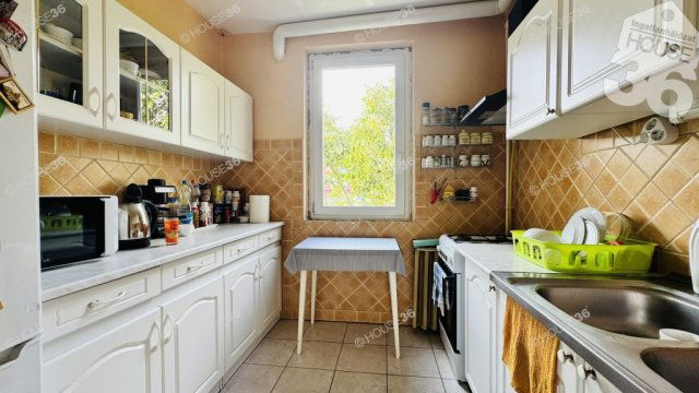 Eladó panellakás, Kecskeméten 53.9 M Ft, 3 szobás