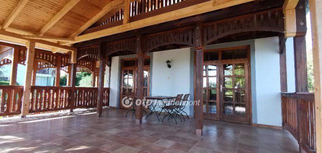 Eladó családi ház, Badacsonytomajon 199.9 M Ft, 8 szobás