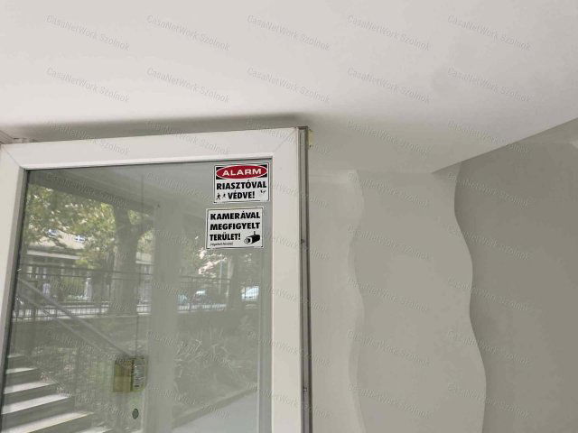 Kiadó üzlethelyiség, Szolnokon 655 E Ft / hó, 3 szobás